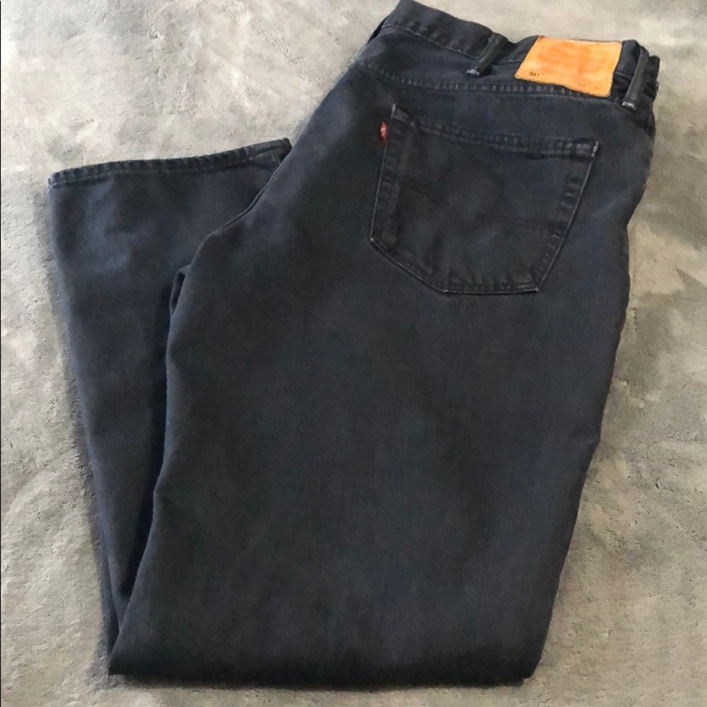 LEVIS distressed denim jean